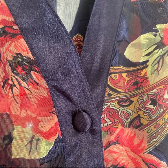 Victoria’s Secret Vintage Button Down Floral Nightshirt/Nightgown - Picture 9 of 9